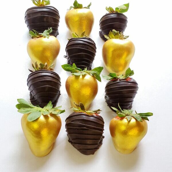 Dozen of Luxury Gourmet Chocolate-Covered Strawberries